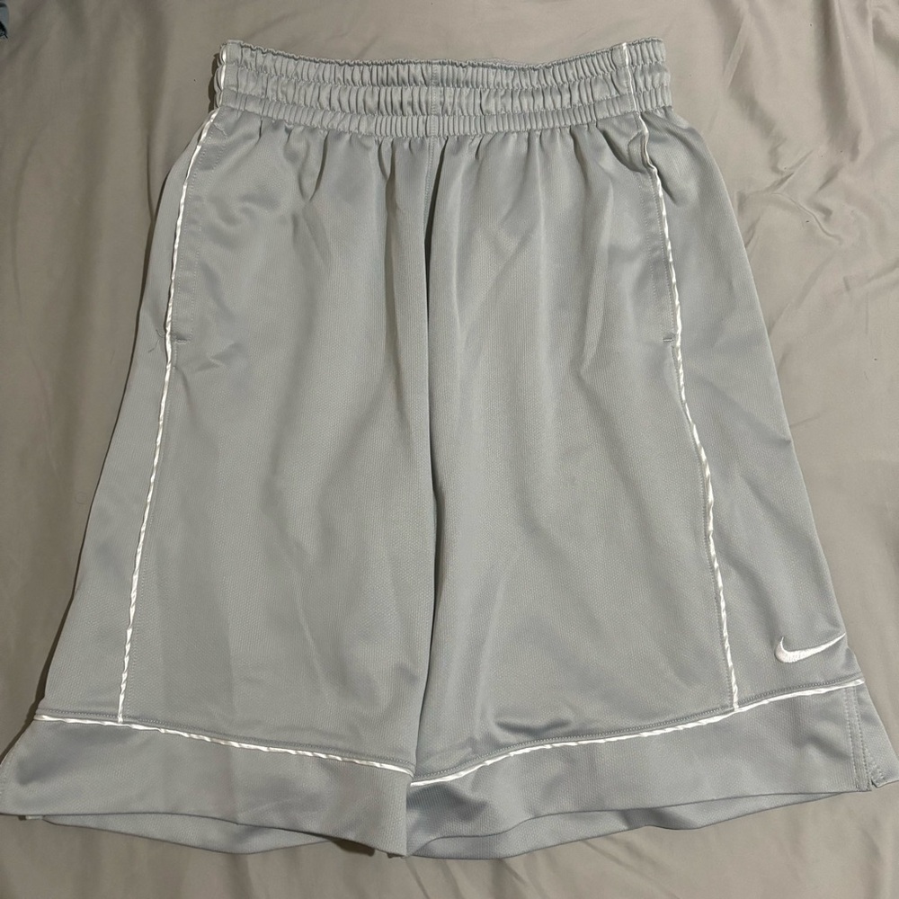 Nike Basketball Shorts Men’s Size Medium